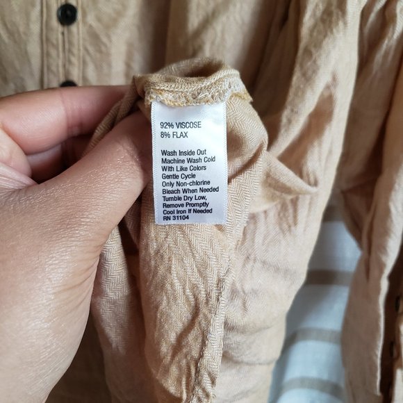 True Craft | Gold Raw Hem Flax Button V-Neck Top - Picture 7 of 7